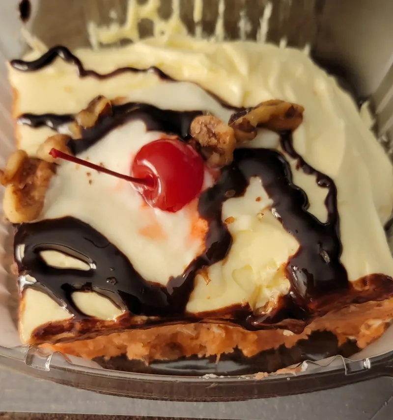 Banana split cake