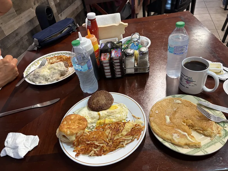 Pancakes, hash browns & coffee