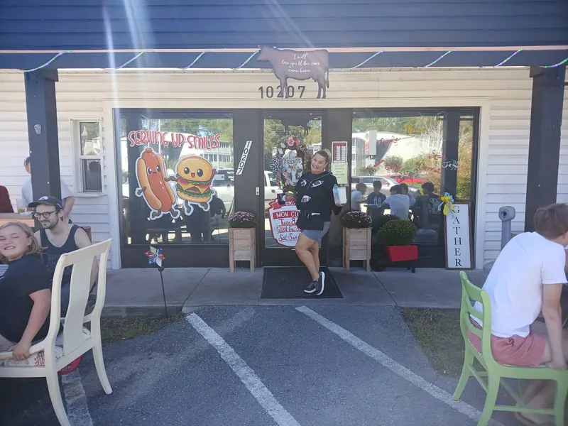 The front porch and entrance of Mama’s Place with picnic seating
